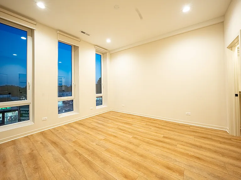 6338 W Belmont Ave #202 — Photo 8