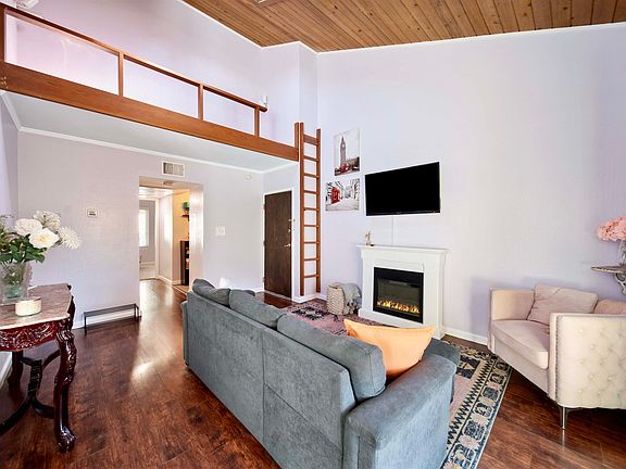4th image of 2716 Oak Rd APT 111