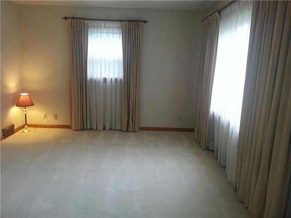 4th image of 3274 Rose Ave