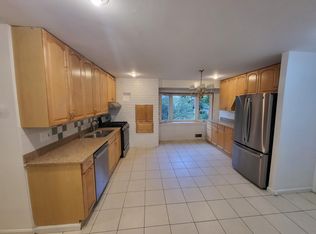 402 Carl St, Rockville, MD 20851