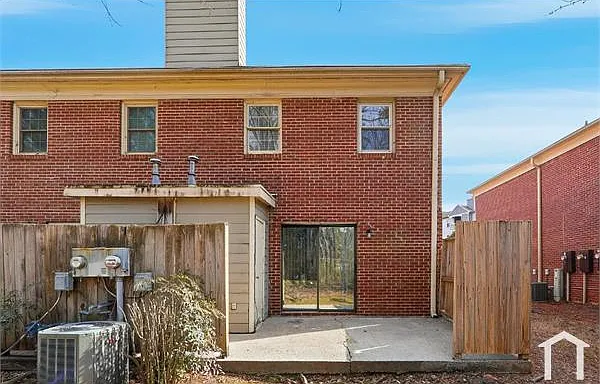 136 Sterling Ct — Photo 17
