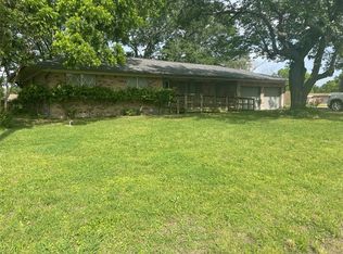 305 N Main St, Ector, TX 75439