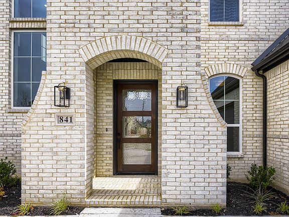 841 Bella Casa - Front Entryway