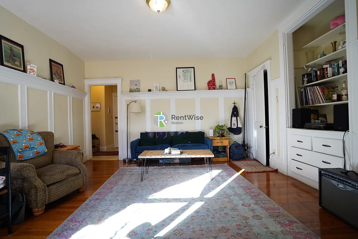 Building Photo - 1118 Commonwealth Ave #3A