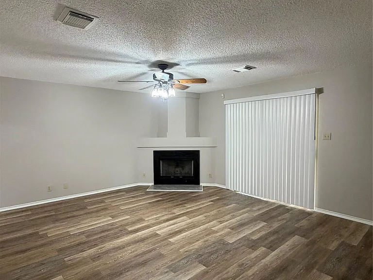 305 Stone Park — Photo 6