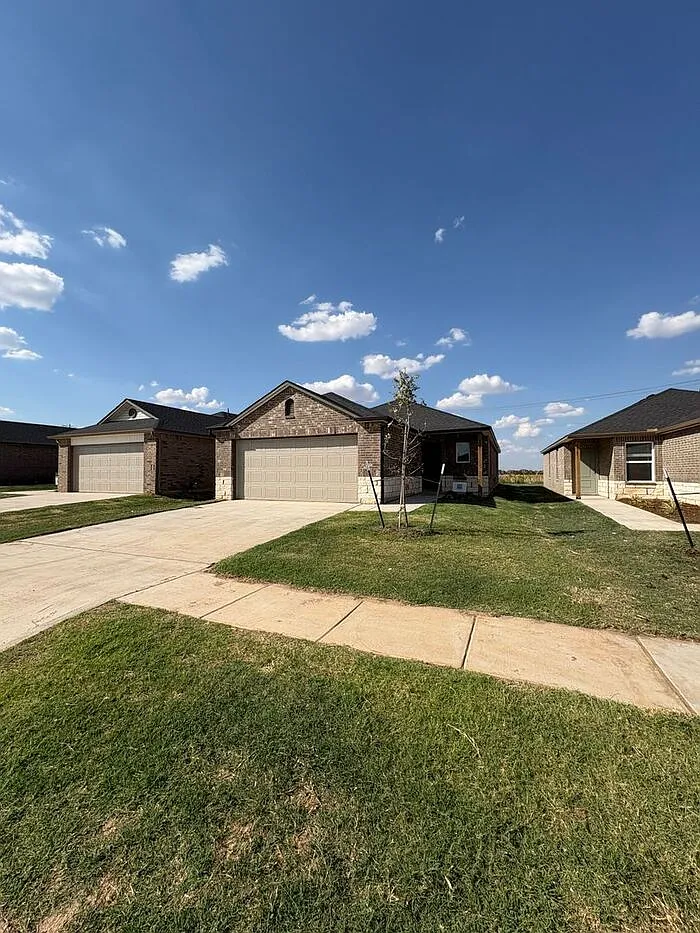 4 bed, 2.0 bath, 1459 sqft, $1,595 — Photo 2