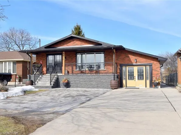 682 Mohawk Rd W, Hamilton, ON L9C 1X8