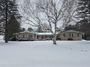 9465 Englishman Dr, Fenton, MI 48430