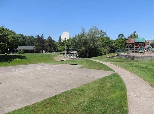 4th image of 70 Brian Dr #1