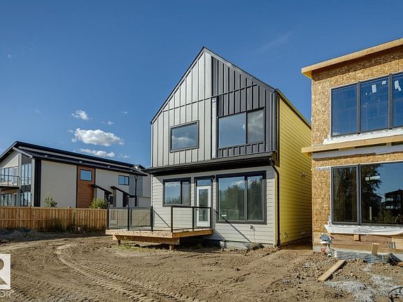 4th image of 3035 5th Ave SW