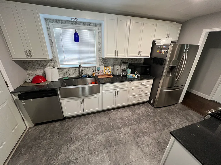 124 W Hartman Ave — Photo 5