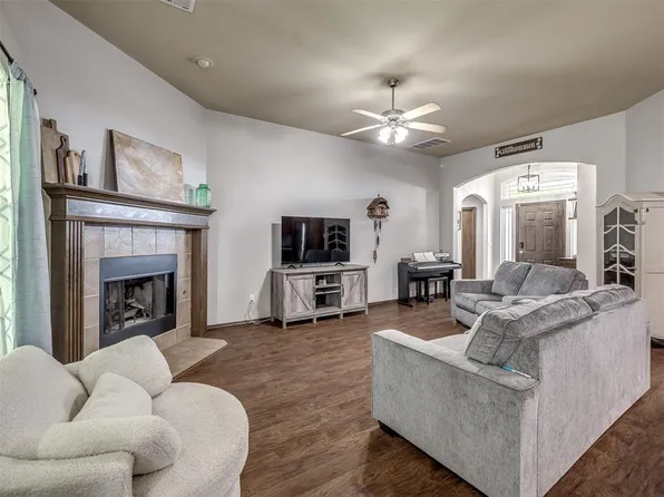 749 Dana Dr, Yukon, OK 73099