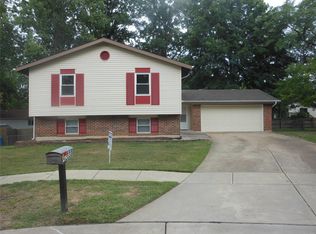 12030 Cedar Lake Ct, Maryland Heights, MO 63043