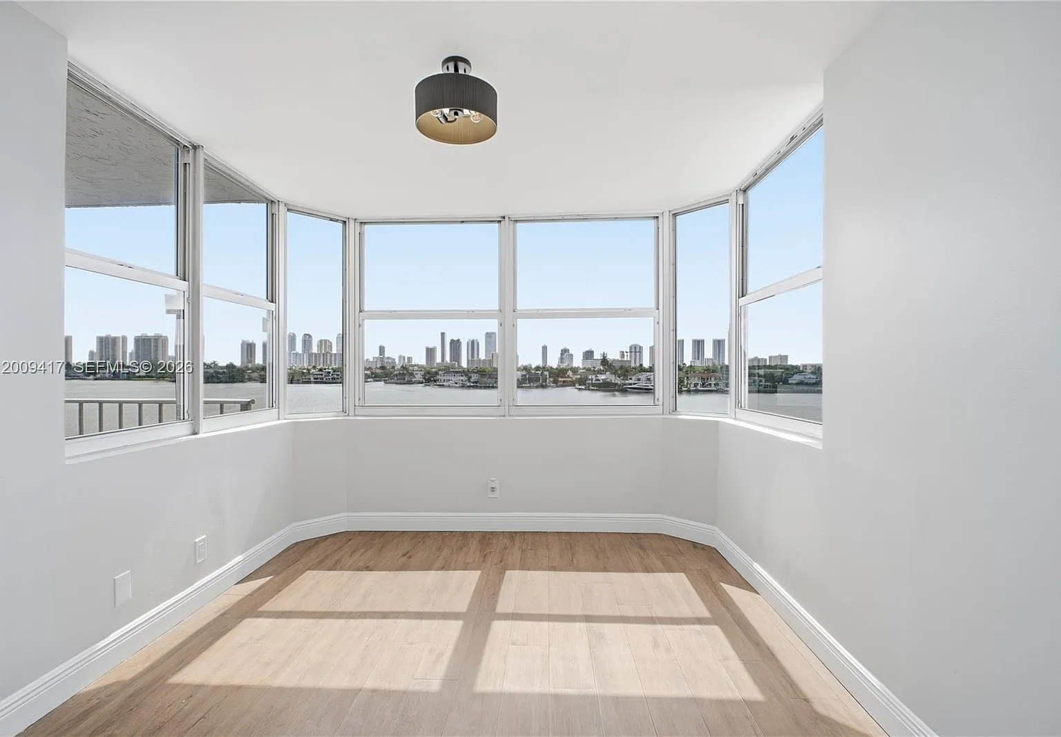 Reef South Condo — Photo 4