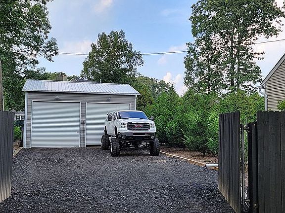 2nd image of 41 Oak Ln