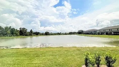 3 bedroom villa with lake view — Photo 2