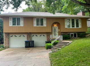 208 Upland Dr, Council Bluffs, IA 51503