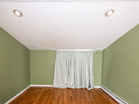 4th image of 1025 Mechanic St