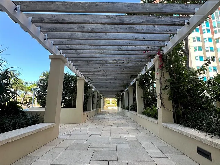300 S Pointe Dr #2806 — Photo 61