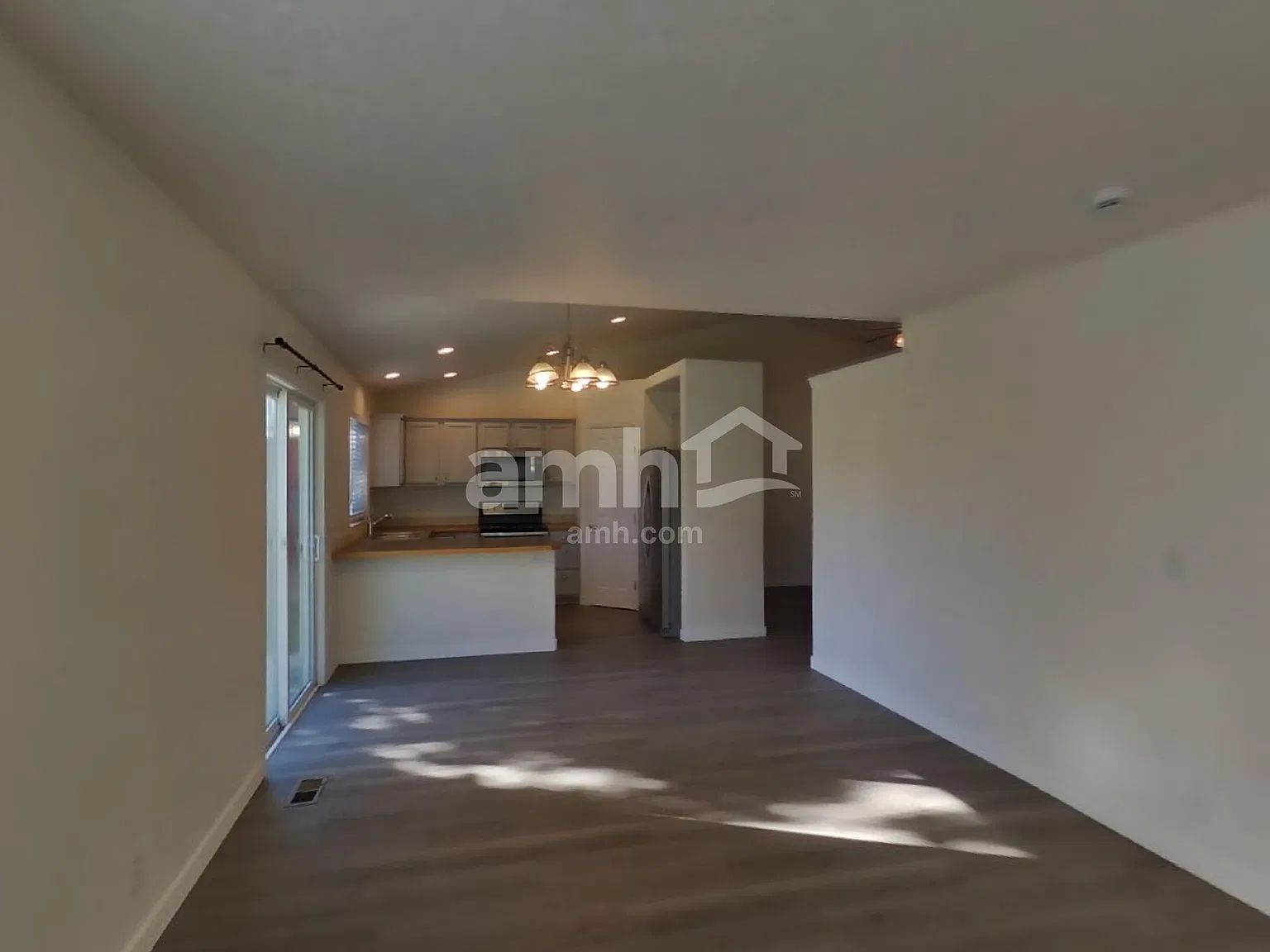 4 bed, 2.5 bath, 1568 sqft, $2,495 — Photo 4