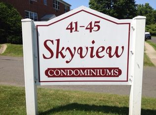 43 Sky View Dr APT 1, West Hartford, CT 06117