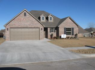 10028 E 445 Rd, Claremore, OK 74017