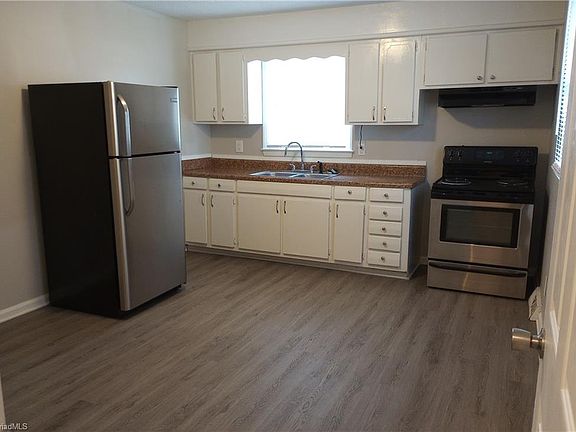 3rd image of 2203 Jolson Ct