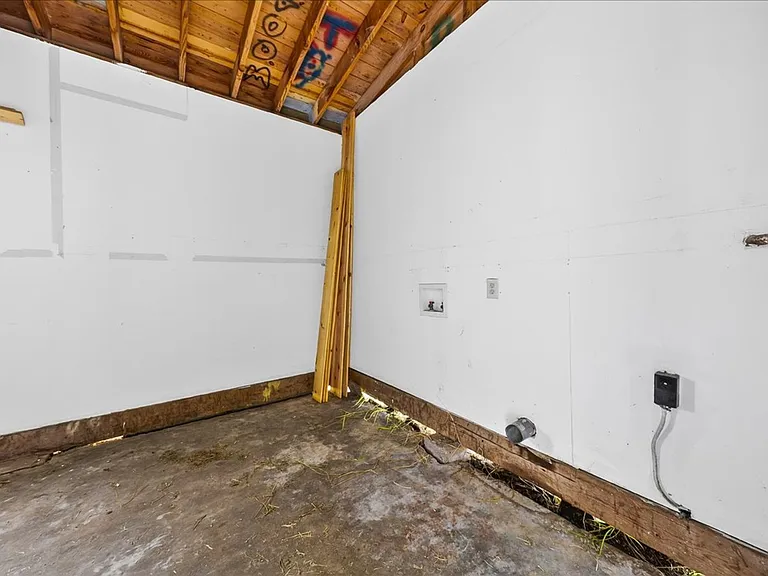 929 Ashland Dr — Photo 32