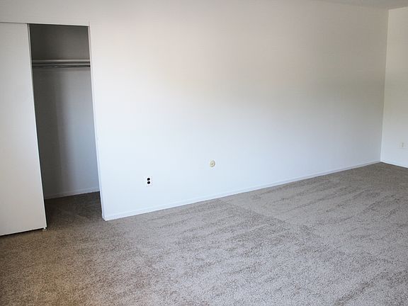 LR with Large Closet