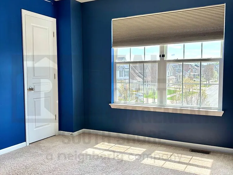 1140 Hyde Park — Photo 12