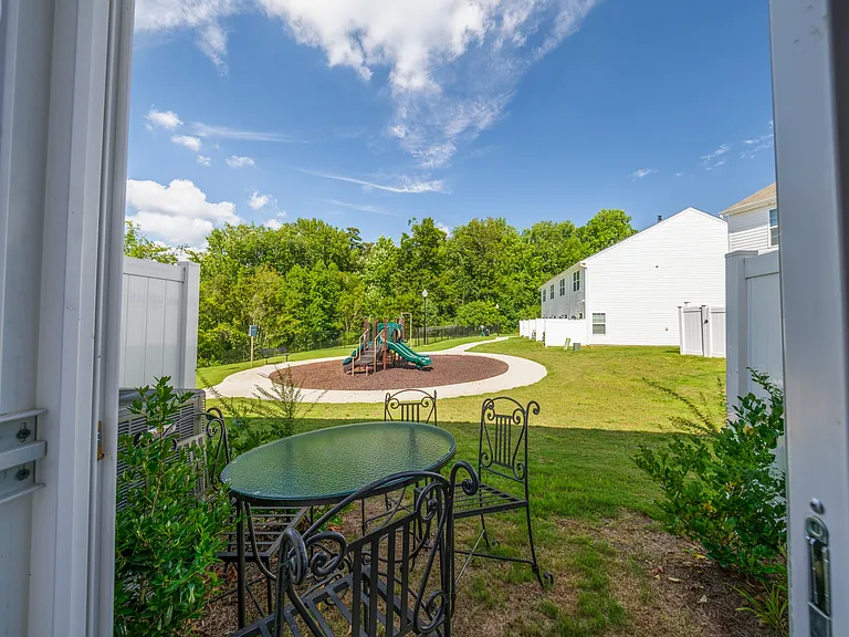 3160 N Hills Dr — Photo 36