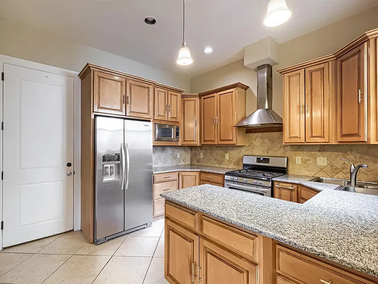 2506 Camden Park — Photo 10