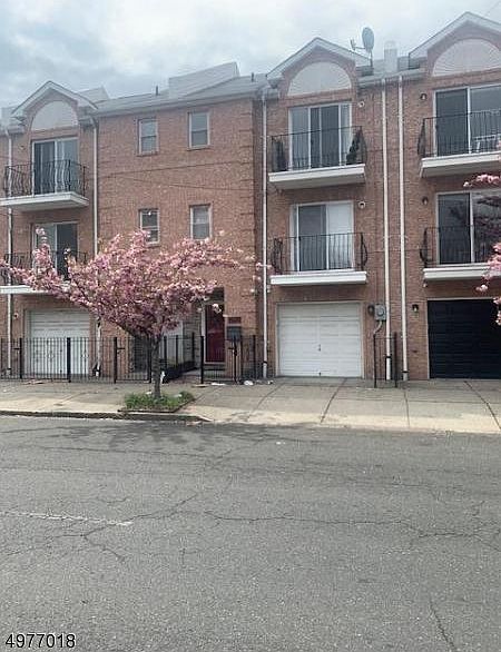 2nd image of 215 Broad St