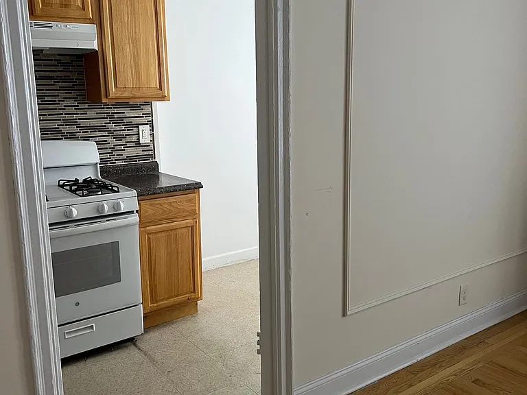 2133 Wallace Ave #112 — Photo 4
