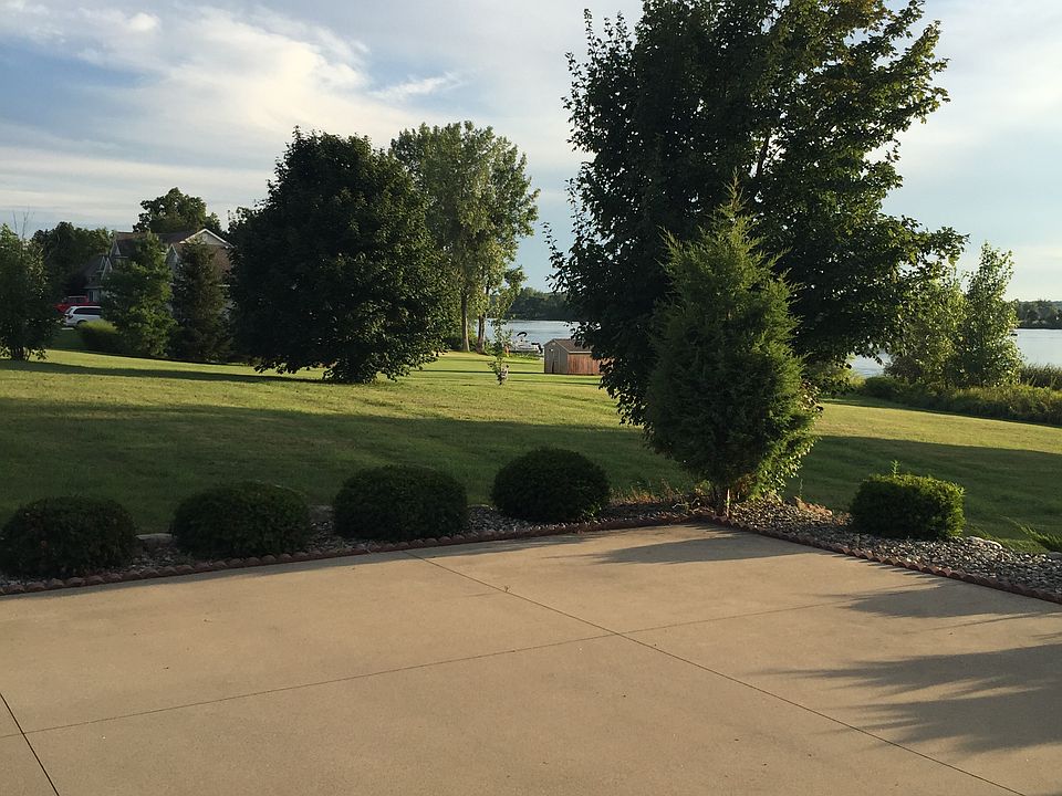 2nd image of 7696 Clayton Rd