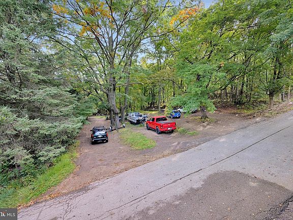 3rd image of 236 Coal St