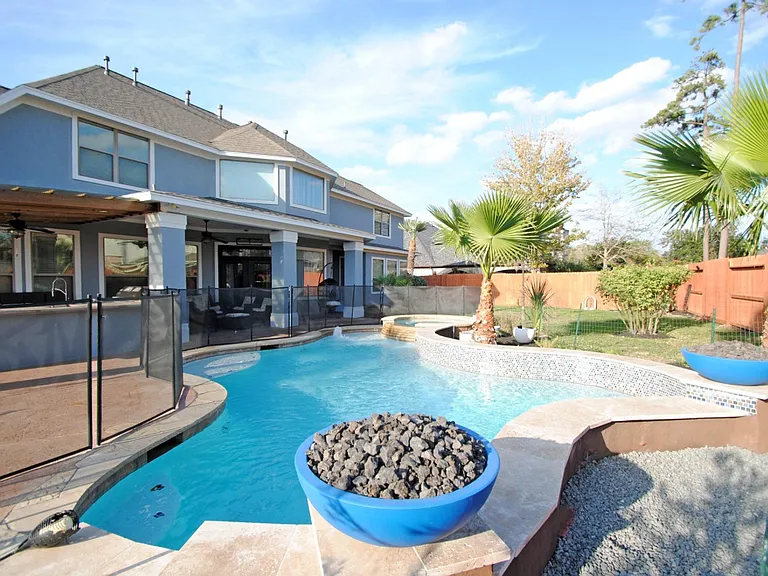 15823 Medina Lake Ln — Photo 37