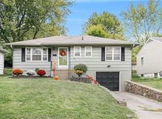 8227 Oak St, Kansas City, MO 64114