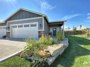 5717 Chimney Rocks Cir, Lawrence, KS 66049