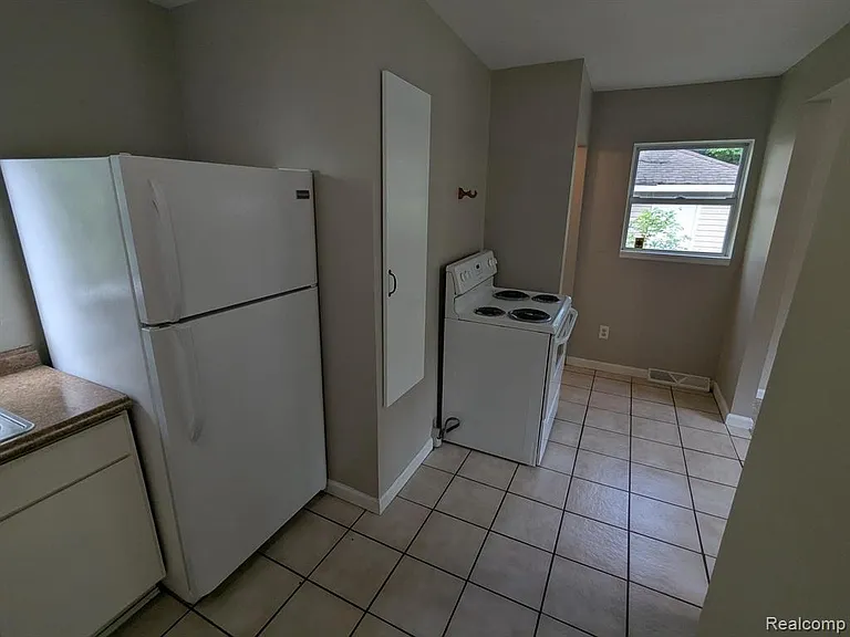 54 E Princeton Ave — Photo 5