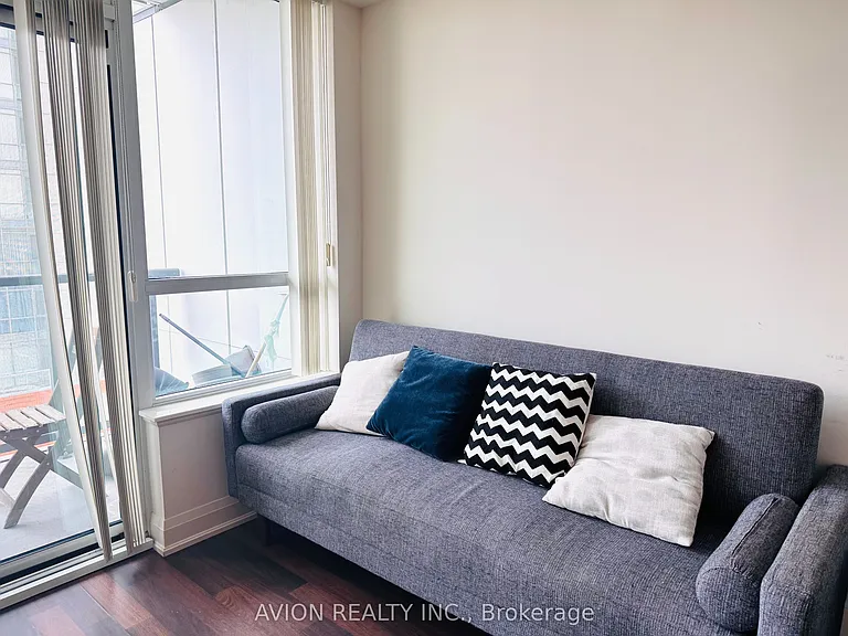 68 Canterbury Pl #702 — Photo 8