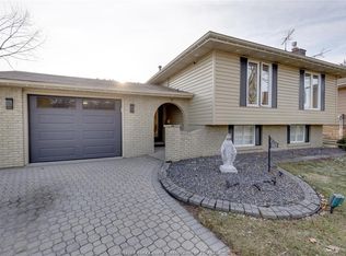 9577 Midfield Cres, Windsor, ON N8R 1W9