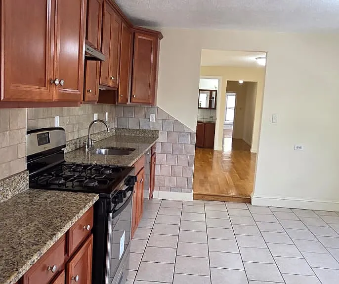 26 Highland Ave #2 — Photo 3
