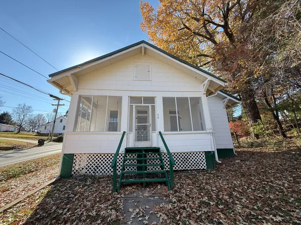 413 S Adams St, Golconda, IL 62938