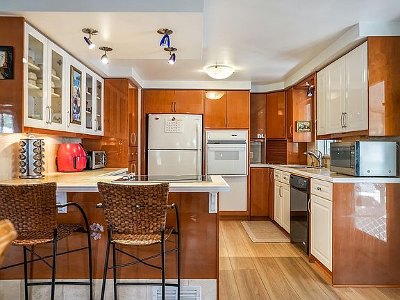 2nd image of 3220 Teakwood Lane