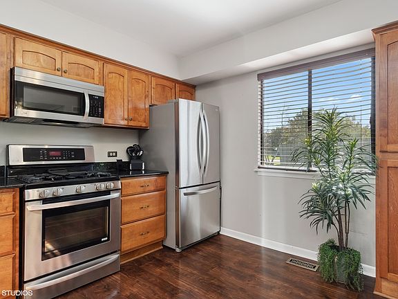 5th image of 3190 Winchester Ct E