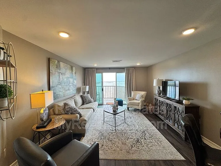 655 Riverside Dr #901A — Photo 9