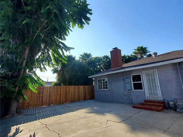 7121 Jumilla Ave — Photo 33