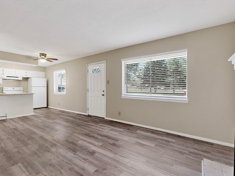 Interior - Front Door & Kitchen