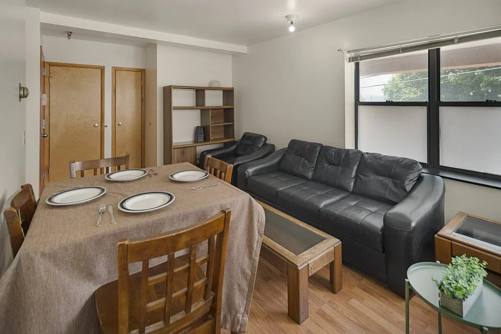 4 bed, 1.5 bath, 1200 sqft, $1,250 — Photo 4
